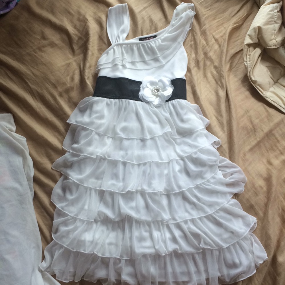 White diagonal shoulder dress